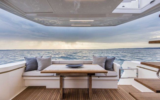 Ferretti Yachts 450 main deck