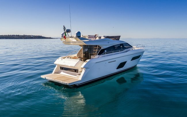 Ferretti Yachts 550 cruising