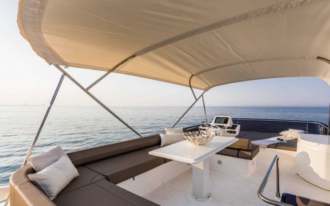 Ferretti Yachts 550 flybridge
