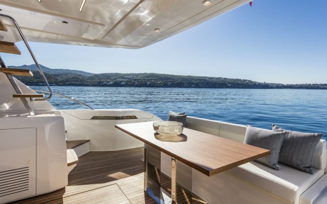 Ferretti Yachts 550 main deck