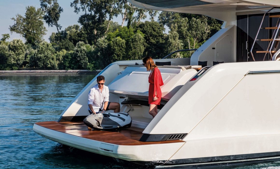 Ferretti Yachts 670 cruising