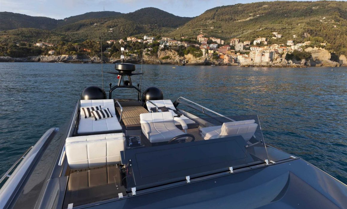 Pershing 74 sun deck