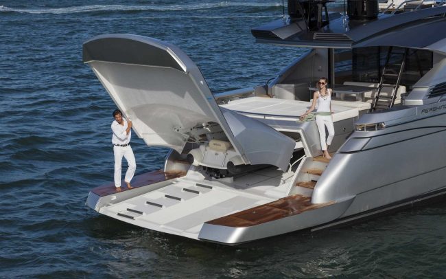 Pershing 82 sun deck