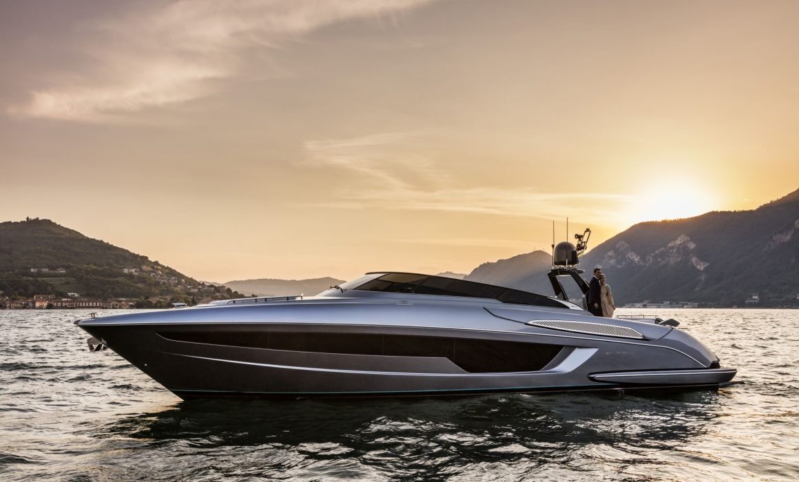 Riva56' Rivale cruising