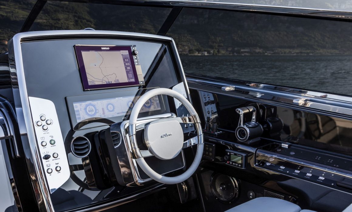 Riva56' Rivale cruising