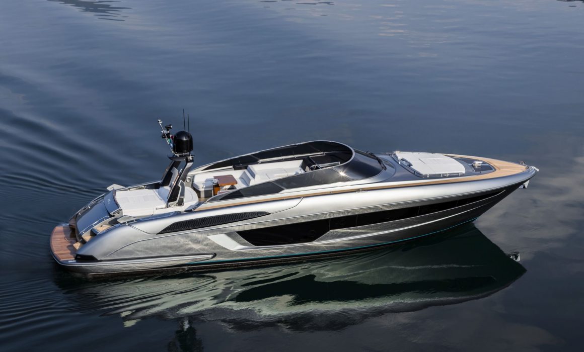 Riva56' Rivale cruising