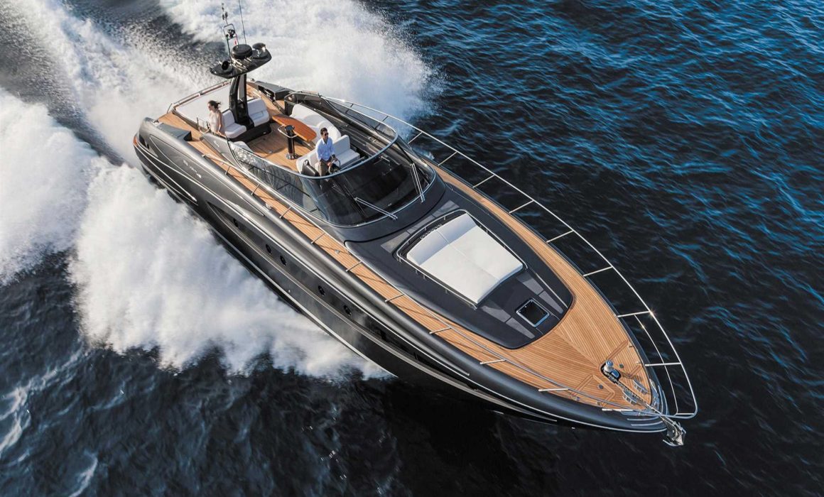 Riva 63' Virtus cruising