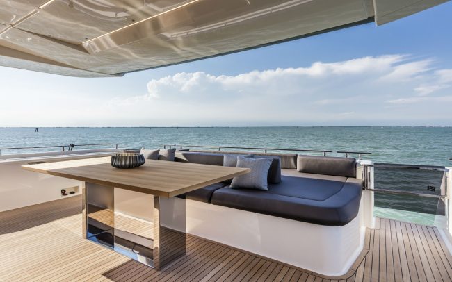 Ferretti Yachts 850 Sun Deck