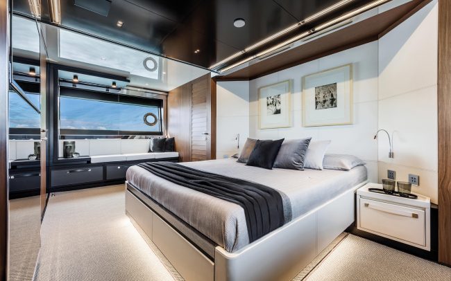 Riva 90' Argo lower deck